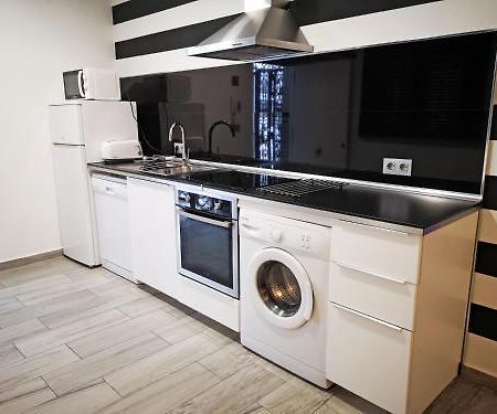 Conil Red-Black Apartment Конил-де-ла-Фронтера Екстериор снимка